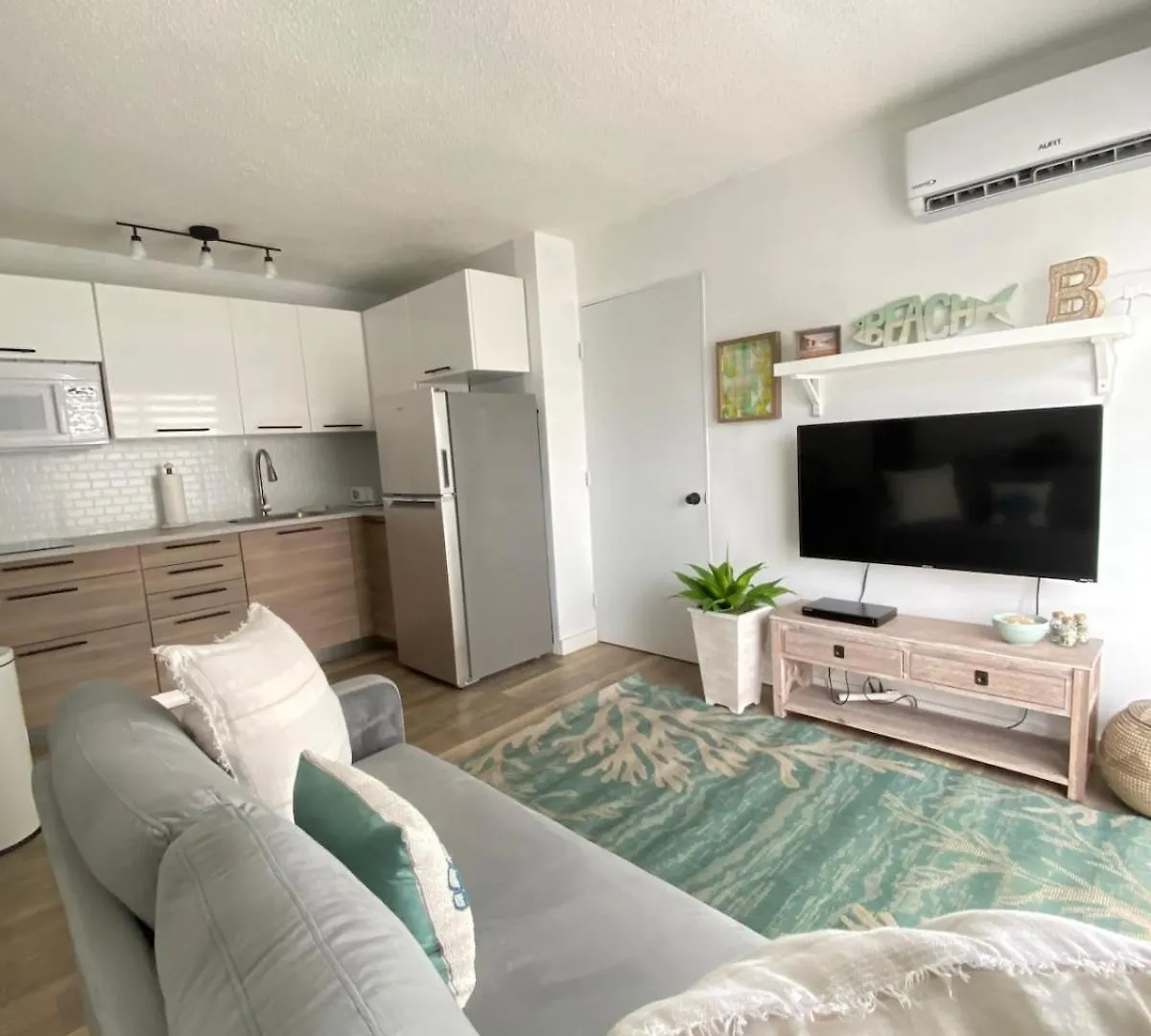 Chic Coastal Apartment Right On The Beach! Cabo Rojo